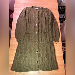 Doen cable knit long sweater. Green. Small